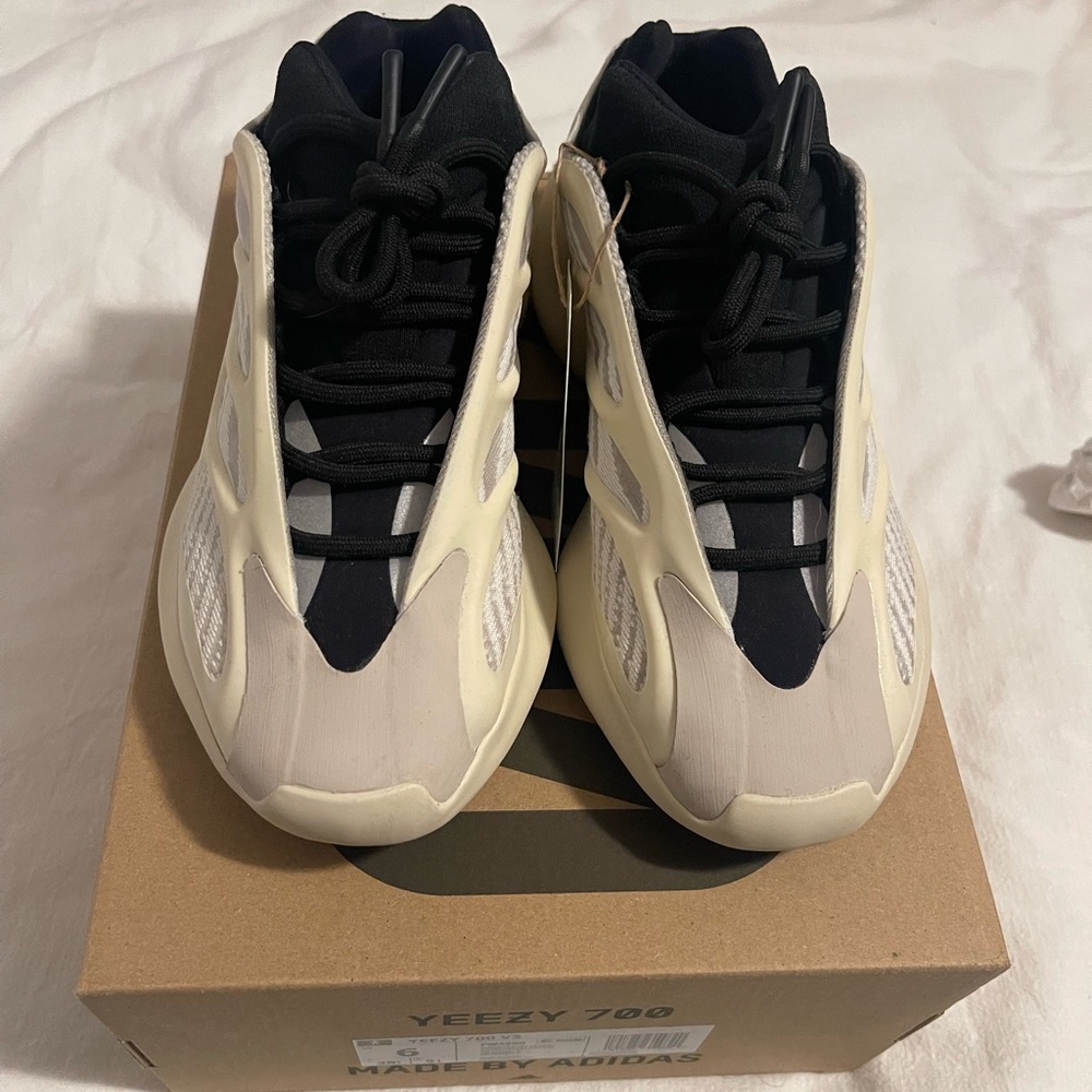 Yeezy 700 v3 azael